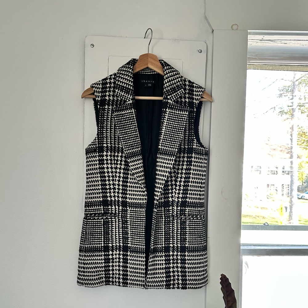 Houndstooth Print Vest - Picture 2 of 9